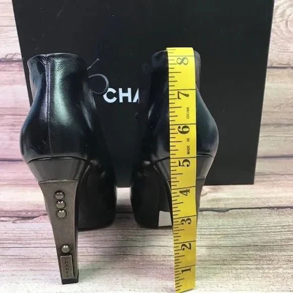 CHANEL Lacets Black Leather Lace Up Round Toe Ankle Boots - SIZE 39.5 - Picture 8 of 13